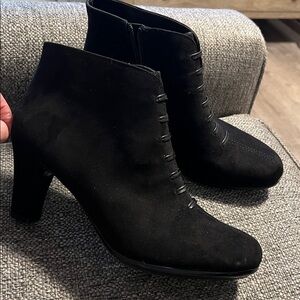 Aerosoles Black Faux Suede Ankle Bootie Faux Lace-up 9M Boho Victorian Peasant
